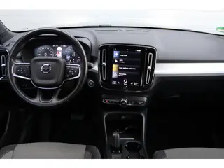 Foto 17 van Volvo XC40 2.0 B4 Momentum Business Camera, Stoel/Stuurverwarming, Trekhaak, Cruise Control