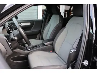 Foto 16 van Volvo XC40 2.0 B4 Momentum Business Camera, Stoel/Stuurverwarming, Trekhaak, Cruise Control