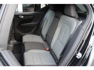 Foto 15 van Volvo XC40 2.0 B4 Momentum Business Camera, Stoel/Stuurverwarming, Trekhaak, Cruise Control