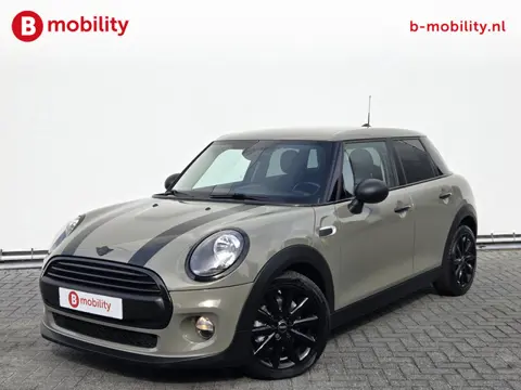 MINI 5-deurs 1.5 Salt 5-Drs. Automaat Apple CarPlay NL Auto! | Navigatie | Cruise Control | PDC Acht
