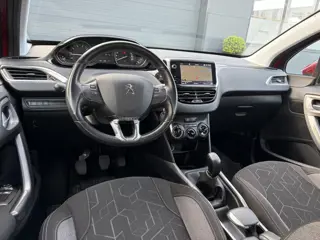 Foto 12 van Peugeot 2008 1.2 PureTech Blue Lion ✓D-riem vv in 11-2023✓1e Eigenaar✓Trekhaak✓Navi✓Carplay✓Airco✓Cr