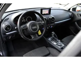 Foto 13 van Audi A3 Sportback 1.6 TDI Ambition Pro Line plus Clima - Cruise - Navi