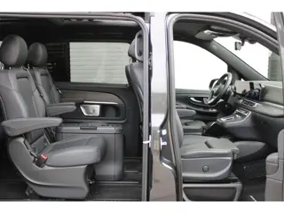 Foto 16 van Mercedes-Benz V-Klasse 300d / AMG / 4-Matic / DC / Luchtvering / Pano / Elec Stoelen / Burmester / V