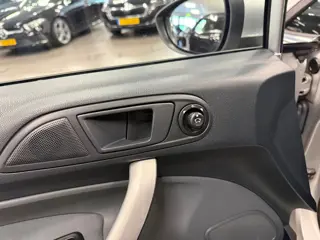 Foto 13 van Ford Fiesta 1.25 Titanium * 77.763 km + NAP / Airco / LM Velgen / NL Auto *