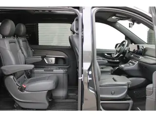 Foto 16 van Mercedes-Benz V-Klasse 300d / AMG / 4-Matic / 7-Persoons / Luchtvering / Pano / Elec Stoelen / Burme