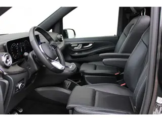 Foto 19 van Mercedes-Benz V-Klasse 300d / AMG / 4-Matic / 7-Persoons / Luchtvering / Pano / Elec Stoelen / Burme