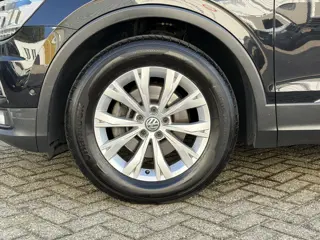 Foto 16 van Volkswagen Tiguan ACT Highline | Alcantara | Keyless Entry/Start | Adaptive Cruise | Elec. Achterkle