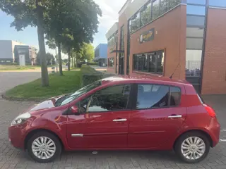 Foto 12 van Renault Clio 1.2 TCe Collection Cruise Clima Lage Km Nap