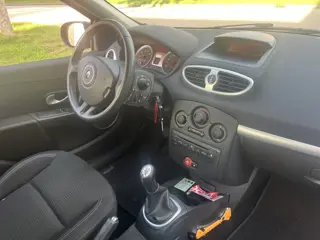 Foto 15 van Renault Clio 1.2 TCe Collection Cruise Clima Lage Km Nap