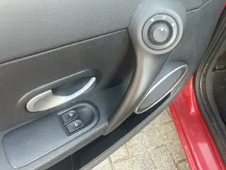 Foto 16 van Renault Clio 1.2 TCe Collection Cruise Clima Lage Km Nap