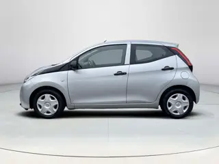 Foto 13 van Toyota Aygo 1.0 VVT-i x-fun | 5 deurs | Airconditioning | Bluetooth | Elektrische ramen voor | Centr