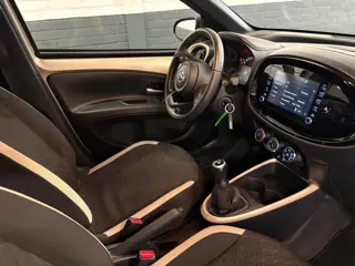 Foto 13 van Toyota Aygo X 1.0 VVT-i MT Pulse | Carplay | 17" | Camera |stoelverwarming