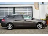 Foto 26 van Peugeot 308 SW 1.2 PureTech Blue Lease Executive 110pk | Audio-navigatie full map | Cruise Control |
