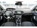 Foto 25 van Peugeot 308 SW 1.2 PureTech Blue Lease Executive 110pk | Audio-navigatie full map | Cruise Control |