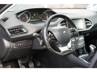 Foto 11 van Peugeot 308 SW 1.2 PureTech Blue Lease Executive 110pk | Audio-navigatie full map | Cruise Control |