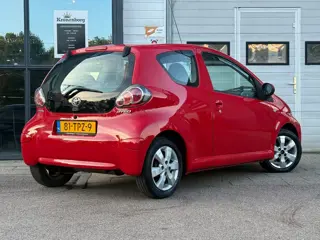 Foto 13 van Toyota Aygo 1.0 VVT-i Aspiration| AUTOMAAT| AIRCO| NAP