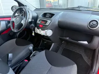 Foto 17 van Toyota Aygo 1.0 VVT-i Aspiration| AUTOMAAT| AIRCO| NAP