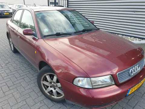 Audi A4 Limousine 1.6 Advance