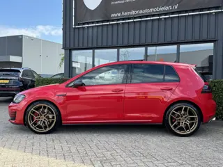 Foto 18 van Volkswagen Golf 7 GTI Performance 2.0 TSI 320pk DSG / Aut. Pano Leder Dynaudio Milltek Eventuri 19"