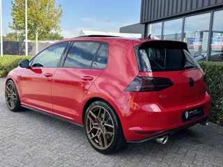 Foto 17 van Volkswagen Golf 7 GTI Performance 2.0 TSI 320pk DSG / Aut. Pano Leder Dynaudio Milltek Eventuri 19"
