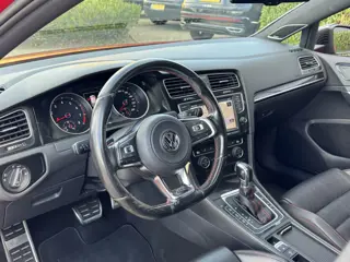 Foto 16 van Volkswagen Golf 7 GTI Performance 2.0 TSI 320pk DSG / Aut. Pano Leder Dynaudio Milltek Eventuri 19"