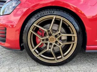 Foto 13 van Volkswagen Golf 7 GTI Performance 2.0 TSI 320pk DSG / Aut. Pano Leder Dynaudio Milltek Eventuri 19"