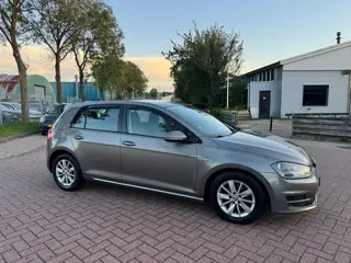 Foto 15 van Volkswagen Golf 1.6 TDI Trendline BlueMotion