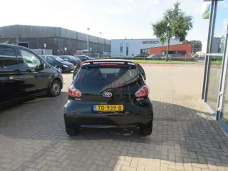 Foto 11 van Toyota Aygo 1.0 VVT-i Dynamic Orange