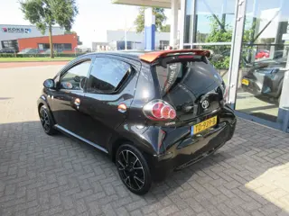Foto 14 van Toyota Aygo 1.0 VVT-i Dynamic Orange
