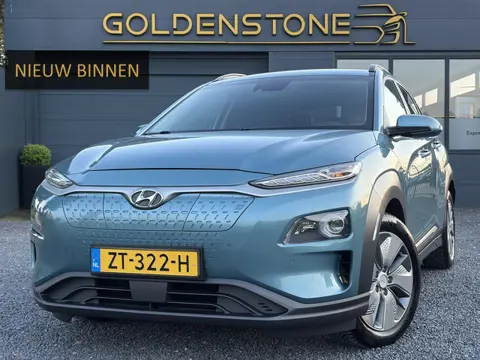Hyundai Kona EV Premium 64 kWh ✓Soh 93.2 %✓2e Eigenaar✓Carplay✓Camera✓Navi✓Keyless✓Halfleder✓Rijstro