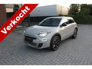 Fiat 600E La Prima 54 kWh 9500 KM !! Clima-Cruise-Navi-Leder-Massage.