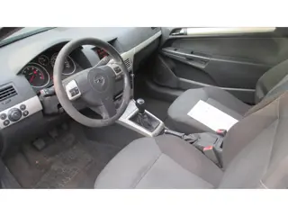 Foto 13 van Opel Astra GTC 1.6 Temptation