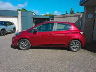 Foto 11 van Toyota Yaris 1.5 Hybrid Executive zeer mooie auto
