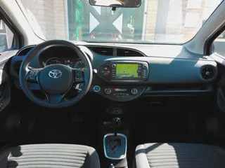 Foto 13 van Toyota Yaris 1.5 Hybrid Executive zeer mooie auto