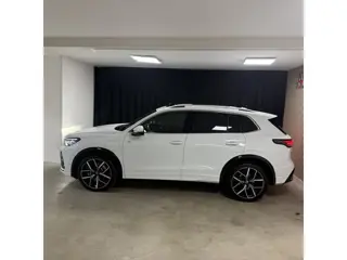 Foto 19 van Volkswagen TIGUAN 1.5 eHybrid R-Line Edition 360/H&k/Pano