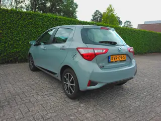 Foto 17 van Toyota Yaris 1.5 Hybrid Executive zeer mooie auto