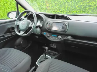 Foto 14 van Toyota Yaris 1.5 Hybrid Executive zeer mooie auto