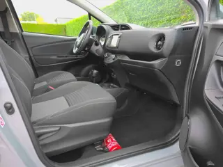 Foto 13 van Toyota Yaris 1.5 Hybrid Executive zeer mooie auto