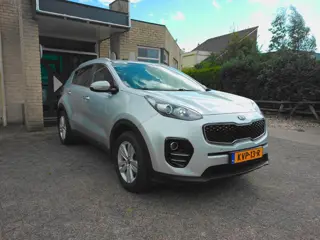 Foto 20 van Kia SPORTAGE 1.6 GDI First Edition leer camera zeer mooie auto