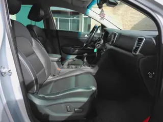 Foto 13 van Kia SPORTAGE 1.6 GDI First Edition leer camera zeer mooie auto