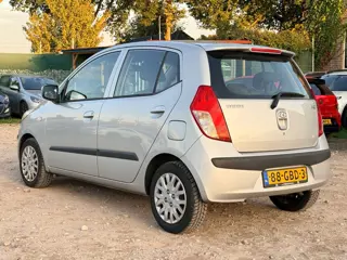 Foto 20 van Hyundai I10 1.1 Dynamic Cool/ ZEER NETJES