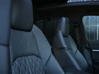Foto 19 van Audi Q8 e-tron Sportback 55 quattro S Edition 115 kWh 408pk | Panoramadak | 360 Camera | Luchtvering