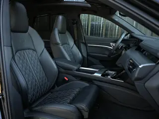 Foto 13 van Audi Q8 e-tron Sportback 55 quattro S Edition 115 kWh 408pk | Panoramadak | 360 Camera | Luchtvering