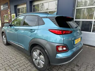 Foto 9 van HYUNDAI KONA EV FASHION 64 KWH, 3-fase, Camera, Warmtepomp, Carplay, Navi, Keyless, ALL IN prijs!