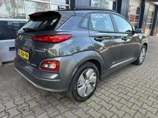Foto 19 van HYUNDAI KONA EV COMF SMART 64 KWH, 3 fase, Camera, Warmtepomp, Carplay, Navi, Keyless, ALL IN prijs!
