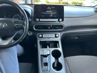 Foto 18 van HYUNDAI KONA EV COMF SMART 64 KWH, 3 fase, Camera, Warmtepomp, Carplay, Navi, Keyless, ALL IN prijs!