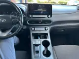 Foto 28 van HYUNDAI KONA EV COMF SMART 64 KWH, 3 fase, Camera, Warmtepomp, Carplay, Navi, Keyless, ALL IN prijs!