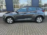 Foto 25 van HYUNDAI KONA EV COMF SMART 64 KWH, 3 fase, Camera, Warmtepomp, Carplay, Navi, Keyless, ALL IN prijs!