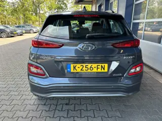 Foto 12 van HYUNDAI KONA EV COMF SMART 64 KWH, 3 fase, Camera, Warmtepomp, Carplay, Navi, Keyless, ALL IN prijs!