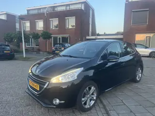 Foto 12 van Peugeot 208 1.6 e-HDi Style ClimaAuto Bleutooth Parksensor